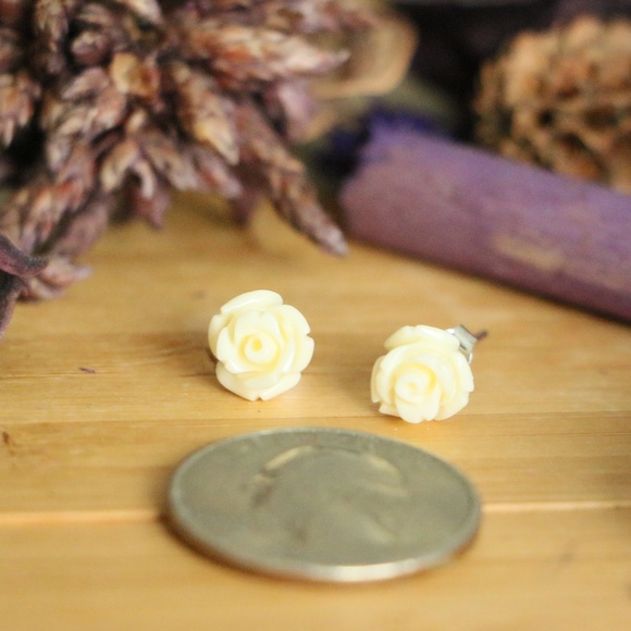 925 Sterling silver flower 8mm earrings - Picture 6 of 8